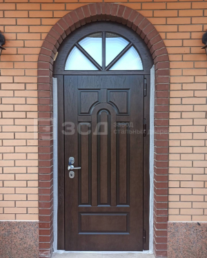 Дверь арочного типа с покрытием из МДФ-панели снаружи и внутри с наружным открыванием - фото